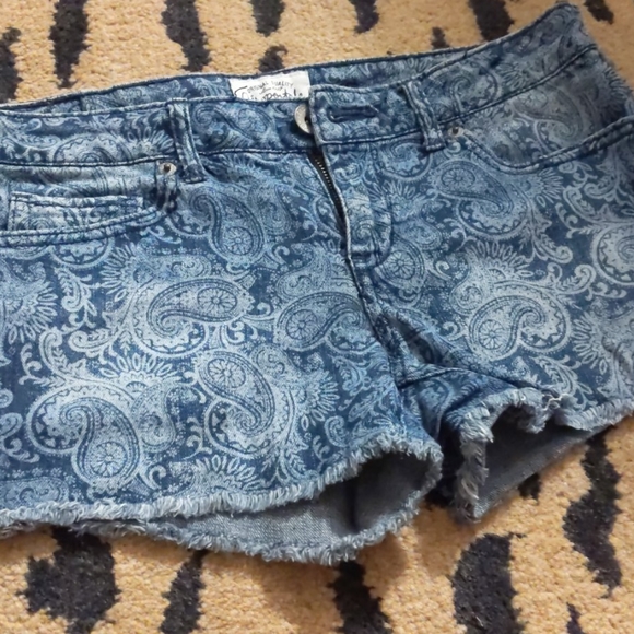 Paisley Print Short Jean Shorts by Aeropostale - Picture 3 of 6